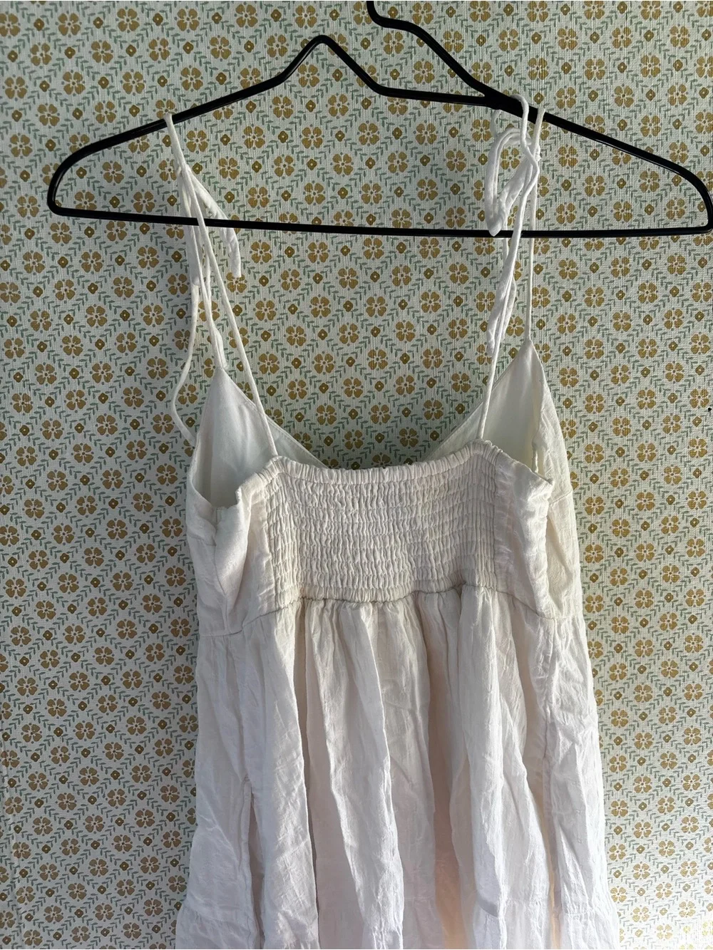 Abercrombie & Fitch breezy white